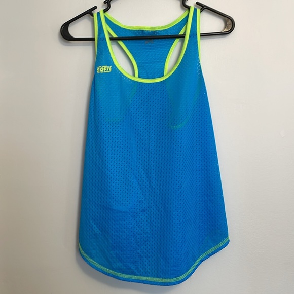 2 WOMENS MEDIUM SOFFE ATHLETIC TANK TOPS - Picture 4 of 7